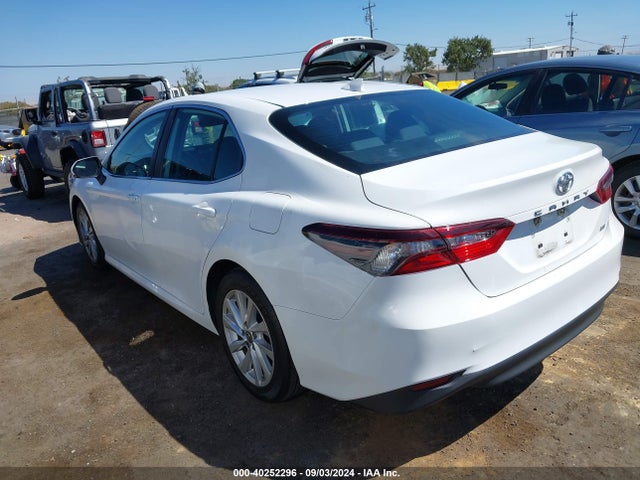 Toyota CAMRY LE 2022 4T1R11AK6NU654619 Image 3