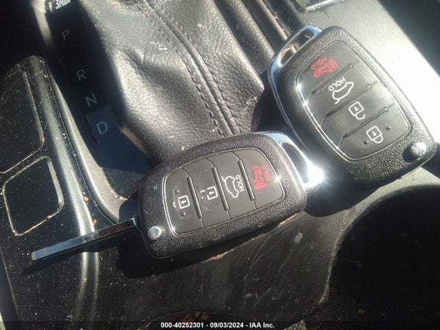 5XYZTDLB7GG311125 Hyundai Santa Fe Sport 2.4l