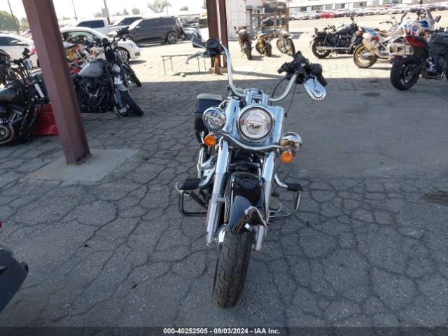 2022 HARLEY-DAVIDSON FLHCS 1HD1YBK18NB031571 Photo 4