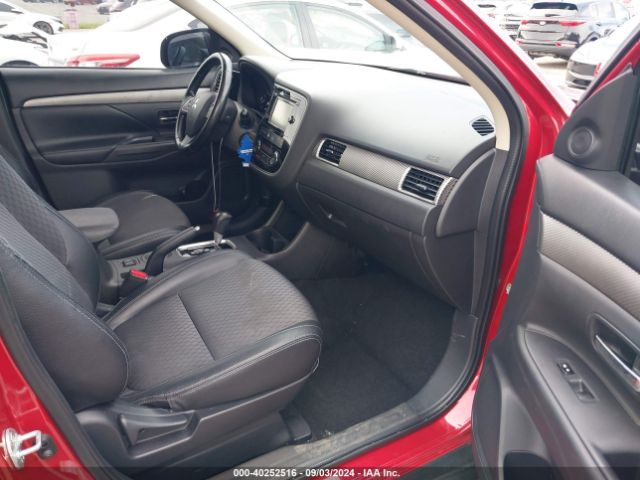 JA4AD3A39FZ008602 Mitsubishi Outlander Se