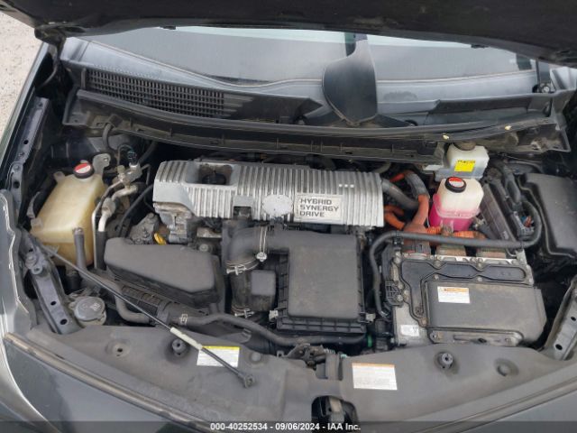 JTDZN3EU9GJ051877 Toyota Prius V Three