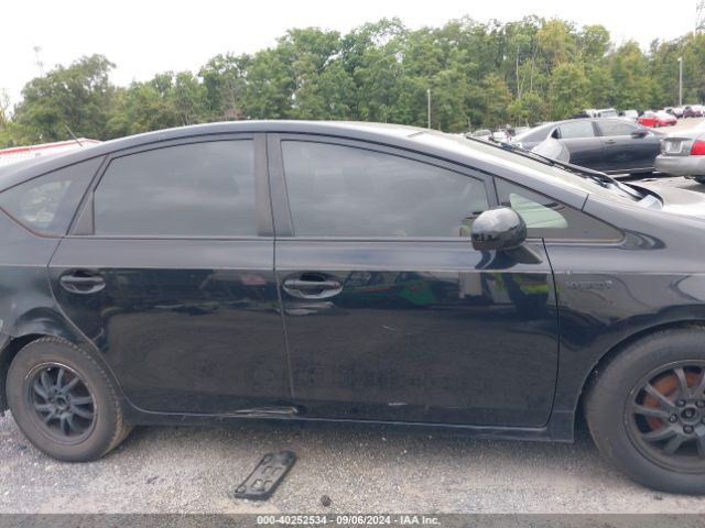 JTDZN3EU9GJ051877 Toyota Prius V Three