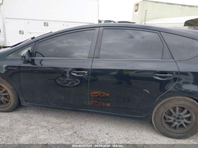 JTDZN3EU9GJ051877 Toyota Prius V Three