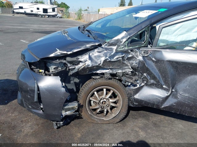 Toyota Prius V Four 2015 JTDZN3EU1FJ022422 Image 6