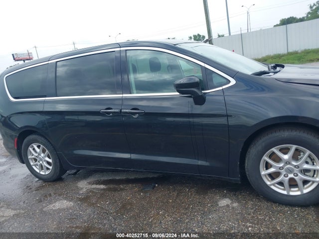 2C4RC1CG2NR153019 Chrysler Voyager Lx