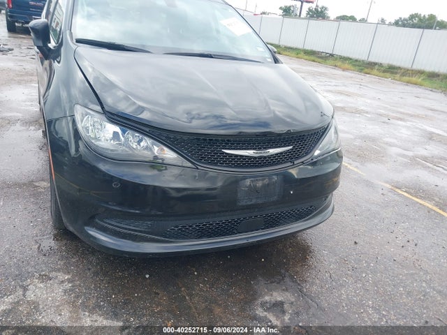 2C4RC1CG2NR153019 Chrysler Voyager Lx