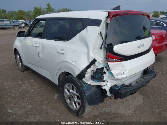 KIA SOUL LX 2022 KNDJ23AU4N7834689 Image 3