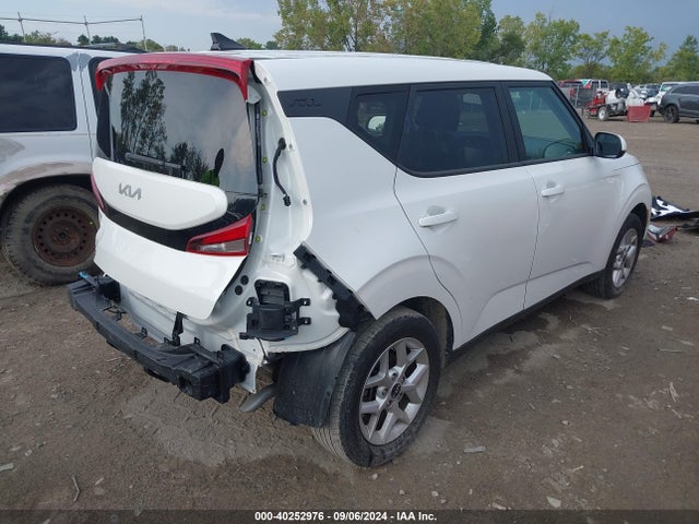 KIA SOUL LX 2022 KNDJ23AU4N7834689 Image 4