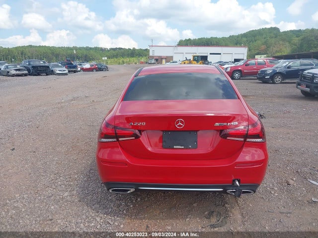 WDD3G4EB8KW020531 Mercedes-Benz A 220
