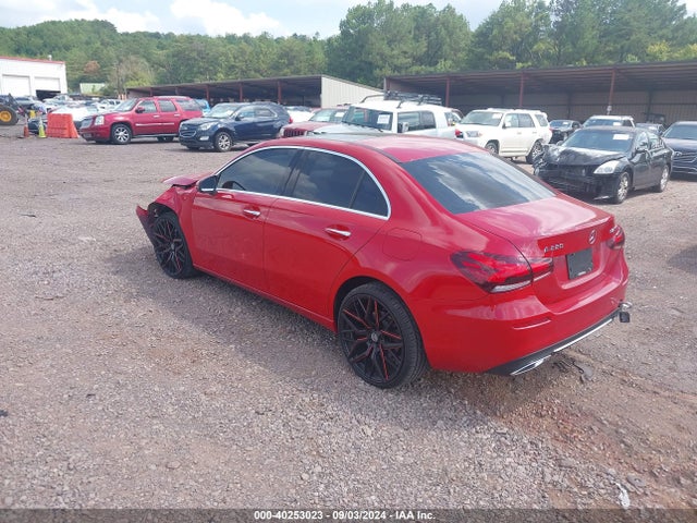 WDD3G4EB8KW020531 Mercedes-Benz A 220