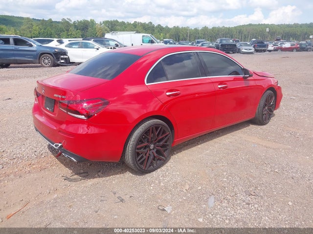WDD3G4EB8KW020531 Mercedes-Benz A 220