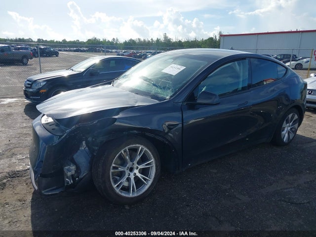 2024 TESLA MODEL Y 7SAYGDED0RF092181 Photo 1