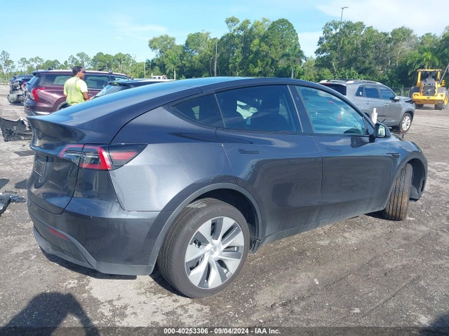 2024 TESLA MODEL Y 7SAYGDED0RF092181 Photo 3