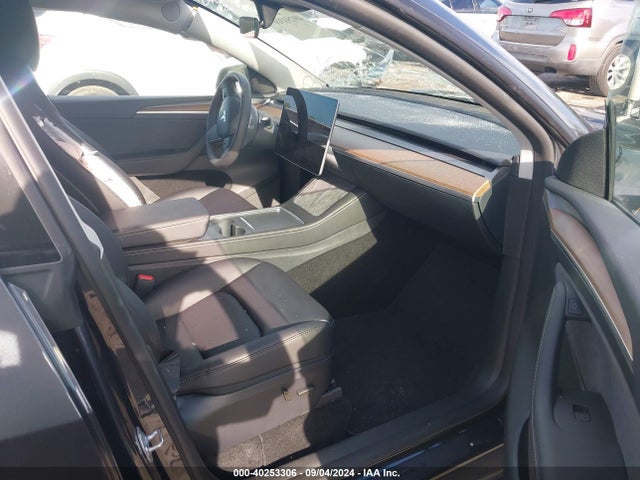 2024 TESLA MODEL Y 7SAYGDED0RF092181 Photo 4