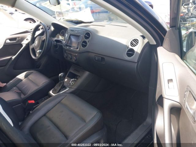 WVGUV7AX3HK022481 Volkswagen Tiguan 2.0t Sport