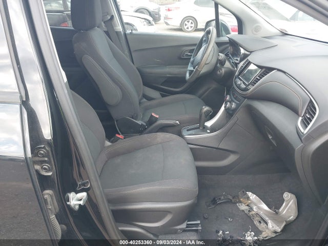 Chevrolet TRAX LS 2019 3GNCJKSB1KL360525 Image 5