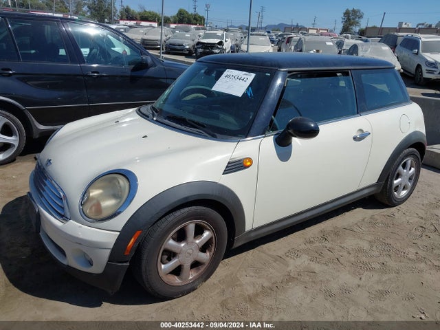 2007 MINI COOPER WMWMF33517TT54060 Photo 1