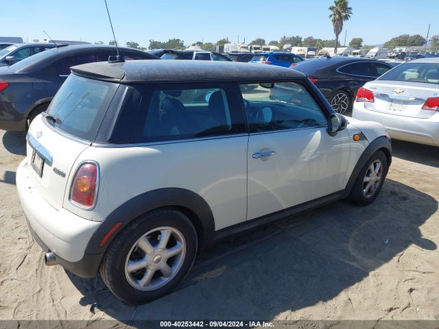 2007 MINI COOPER WMWMF33517TT54060 Photo 3