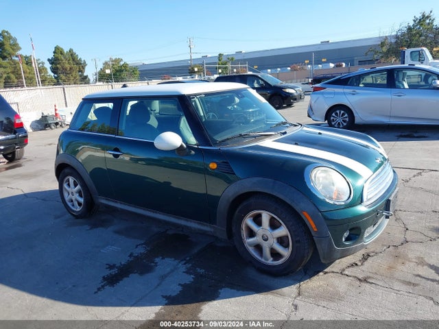 2009 MINI COOPER WMWMF335X9TU73115 Photo 0