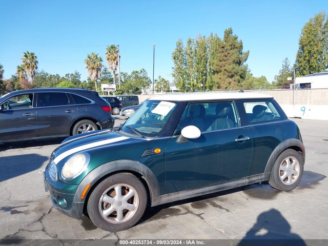2009 MINI COOPER WMWMF335X9TU73115 Photo 1