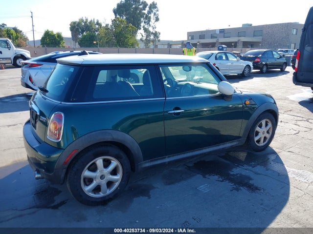 2009 MINI COOPER WMWMF335X9TU73115 Photo 3