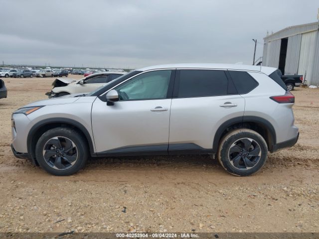 5N1BT3BA5RC692612 Nissan Rogue Sv Fwd