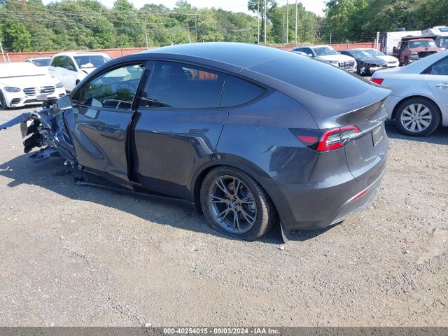 2024 TESLA MODEL Y 7SAYGDEE0RA301439 Photo 2
