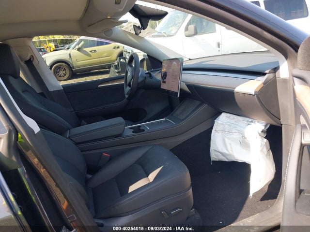 2024 TESLA MODEL Y 7SAYGDEE0RA301439 Photo 4