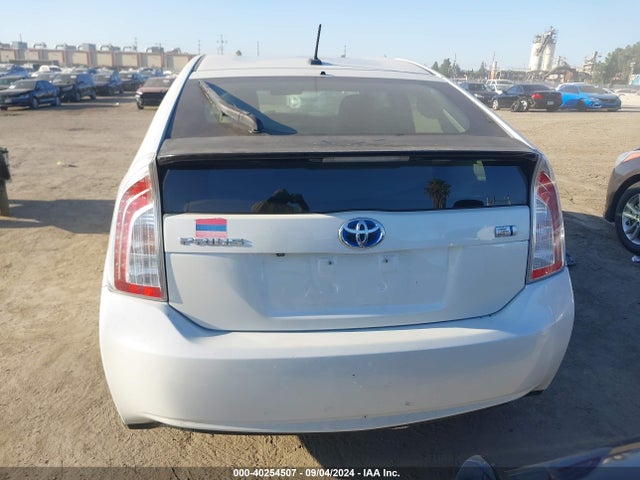 Toyota Prius Three 2014 JTDKN3DU0E1765347 Image 16