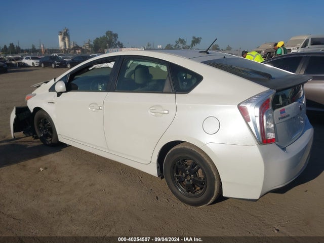 Toyota Prius Three 2014 JTDKN3DU0E1765347 Image 3