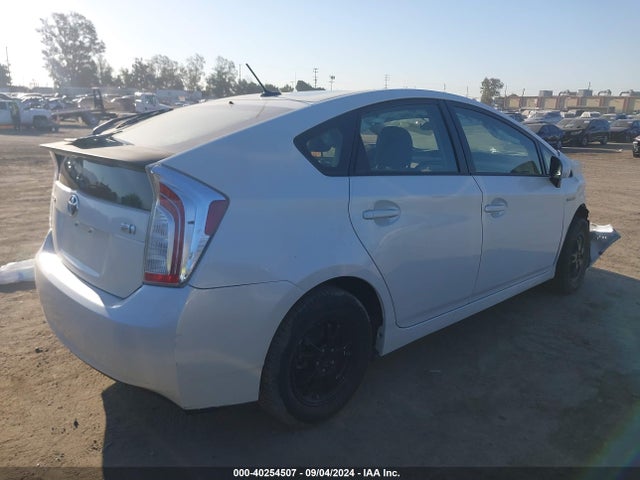 Toyota Prius Three 2014 JTDKN3DU0E1765347 Image 4