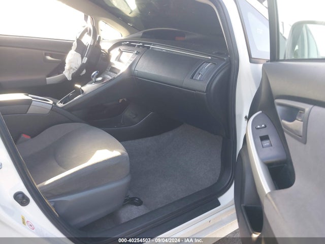 Toyota Prius Three 2014 JTDKN3DU0E1765347 Image 5