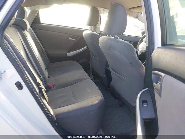 Toyota Prius Three 2014 JTDKN3DU0E1765347 Image 8