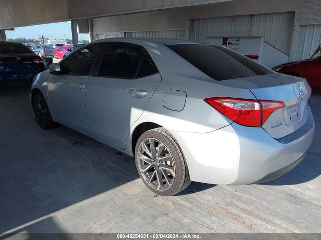 Toyota COROLLA LE 2018 5YFBURHE6JP846979 Image 3