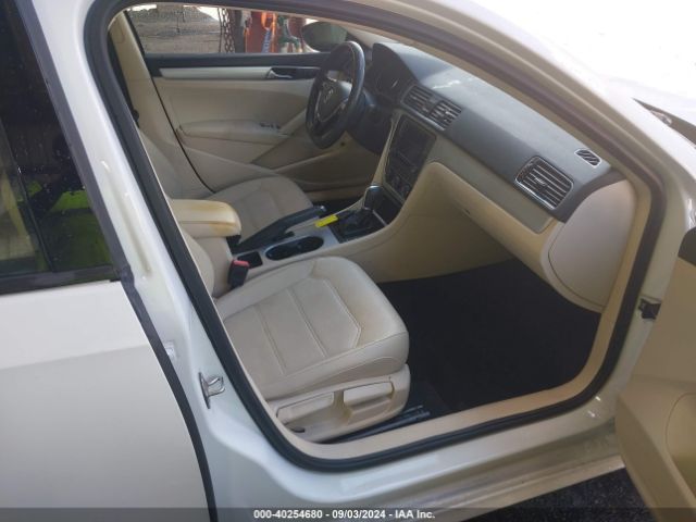 1VWLA7A3XKC010626 Volkswagen Passat 2.0t Wolfsburg Edition