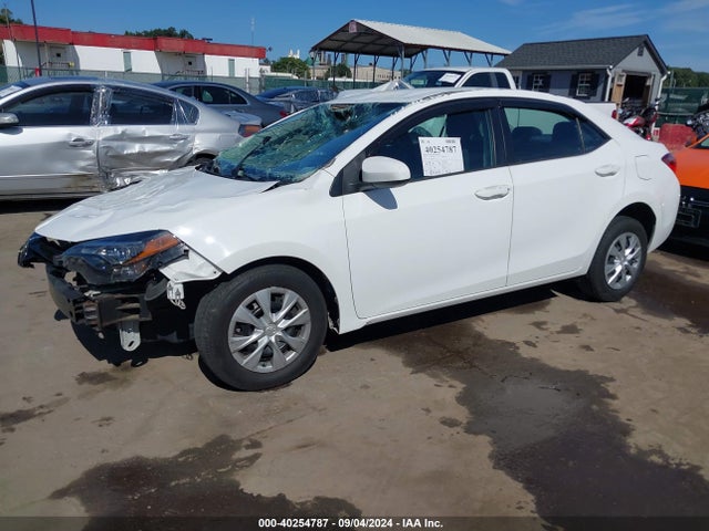 Toyota COROLLA L 2018 5YFBURHEXJP826461 Image 2