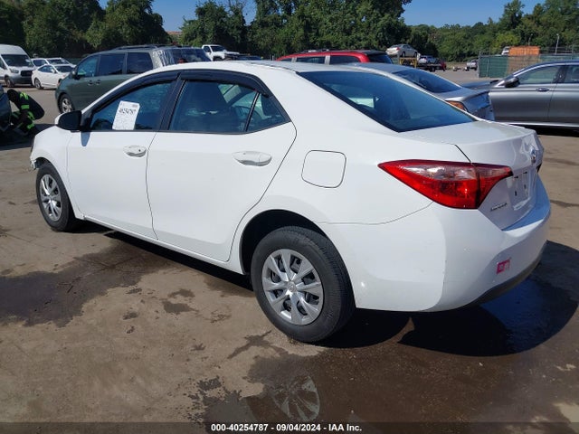 Toyota COROLLA L 2018 5YFBURHEXJP826461 Image 3