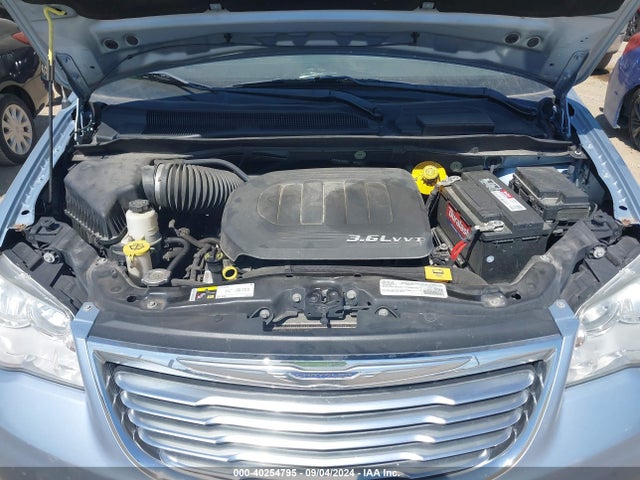 2C4RC1CG5GR194327 Chrysler Town & Country Touring-l Anniversary Edition