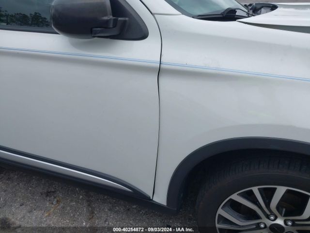 JA4AD2A38JZ068678 Mitsubishi Outlander Es