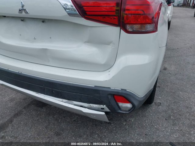 JA4AD2A38JZ068678 Mitsubishi Outlander Es