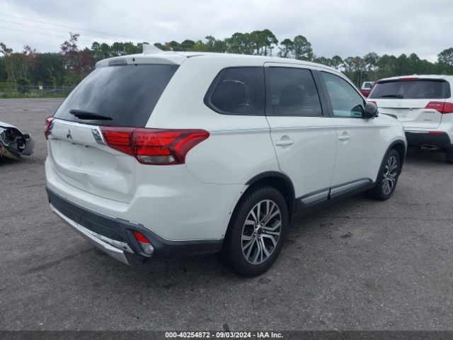 JA4AD2A38JZ068678 Mitsubishi Outlander Es