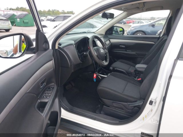 JA4AD2A38JZ068678 Mitsubishi Outlander Es