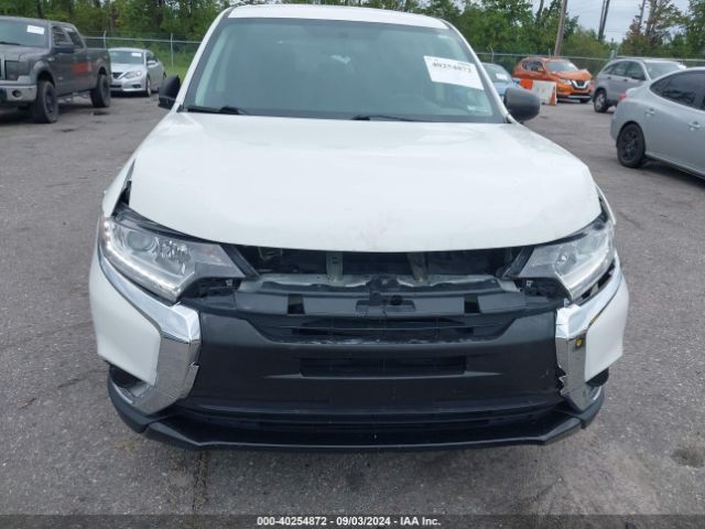 JA4AD2A38JZ068678 Mitsubishi Outlander Es