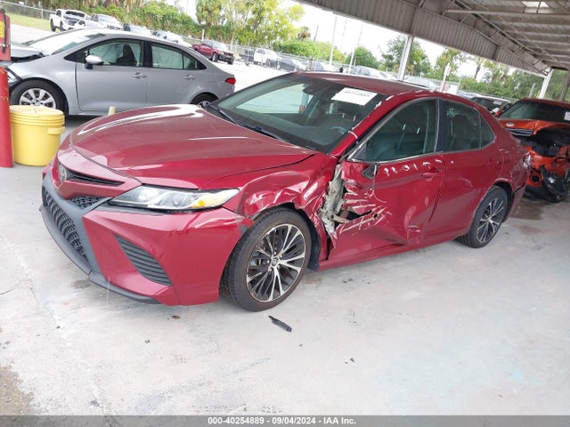 Toyota CAMRY SE 2018 4T1B11HK3JU563065 Image 2
