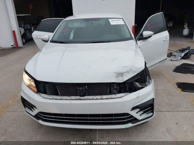 1VWDT7A38HC005156 Volkswagen Passat 1.8t R-line