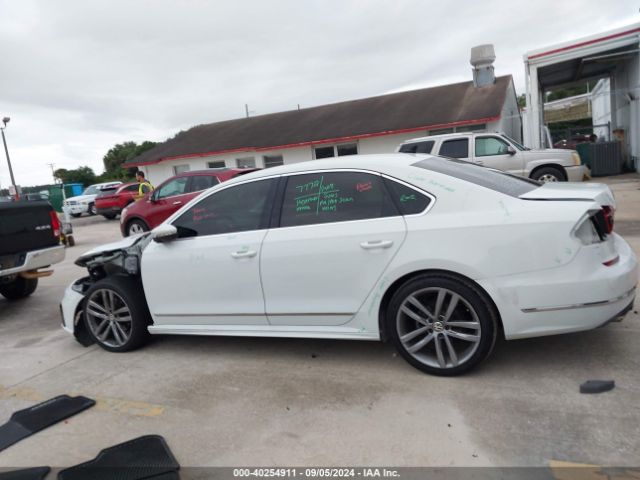1VWDT7A38HC005156 Volkswagen Passat 1.8t R-line