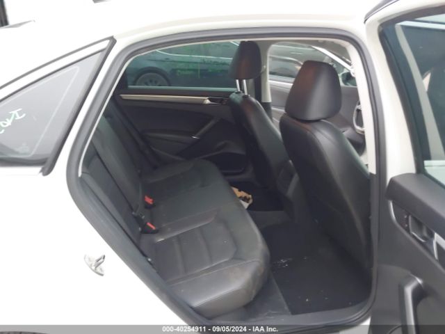 1VWDT7A38HC005156 Volkswagen Passat 1.8t R-line