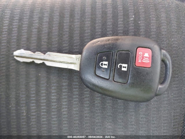 Toyota RAV4 LE 2017 JTMBFREV8HJ105214 Image 11