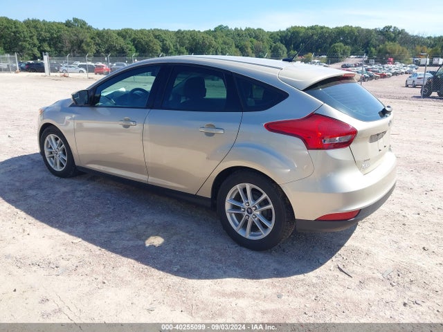 Ford FOCUS SE 2017 1FADP3K29HL284998 Image 3