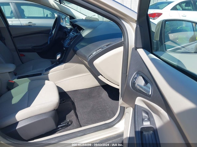 Ford FOCUS SE 2017 1FADP3K29HL284998 Image 5